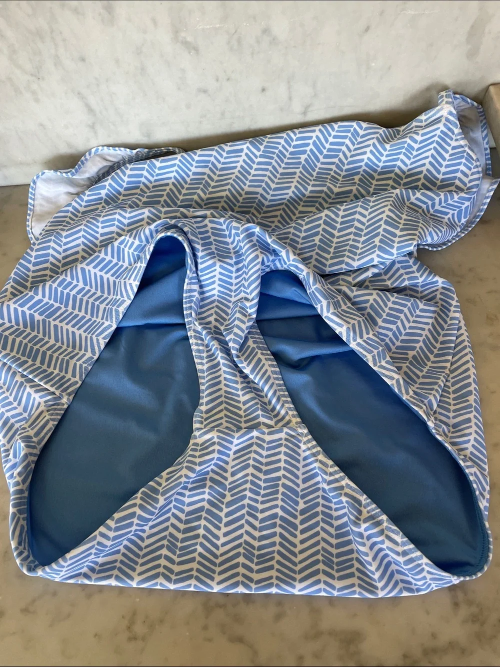 VINEYARD VINES Bayside Blue and White Chevron Ruffle Strap One-Piece Swimsuit M